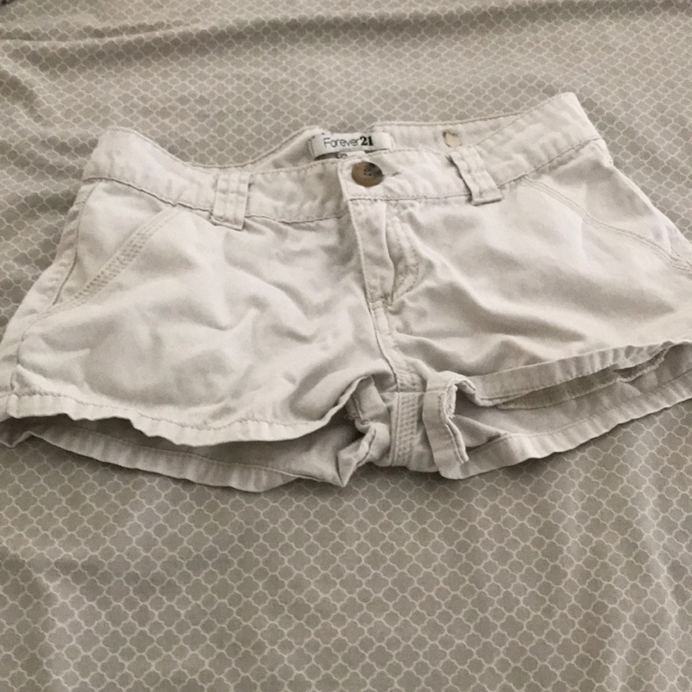 Beige cargo shorts